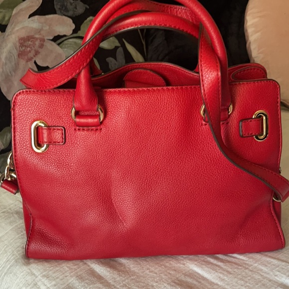 A purse - Picture 2 of 2